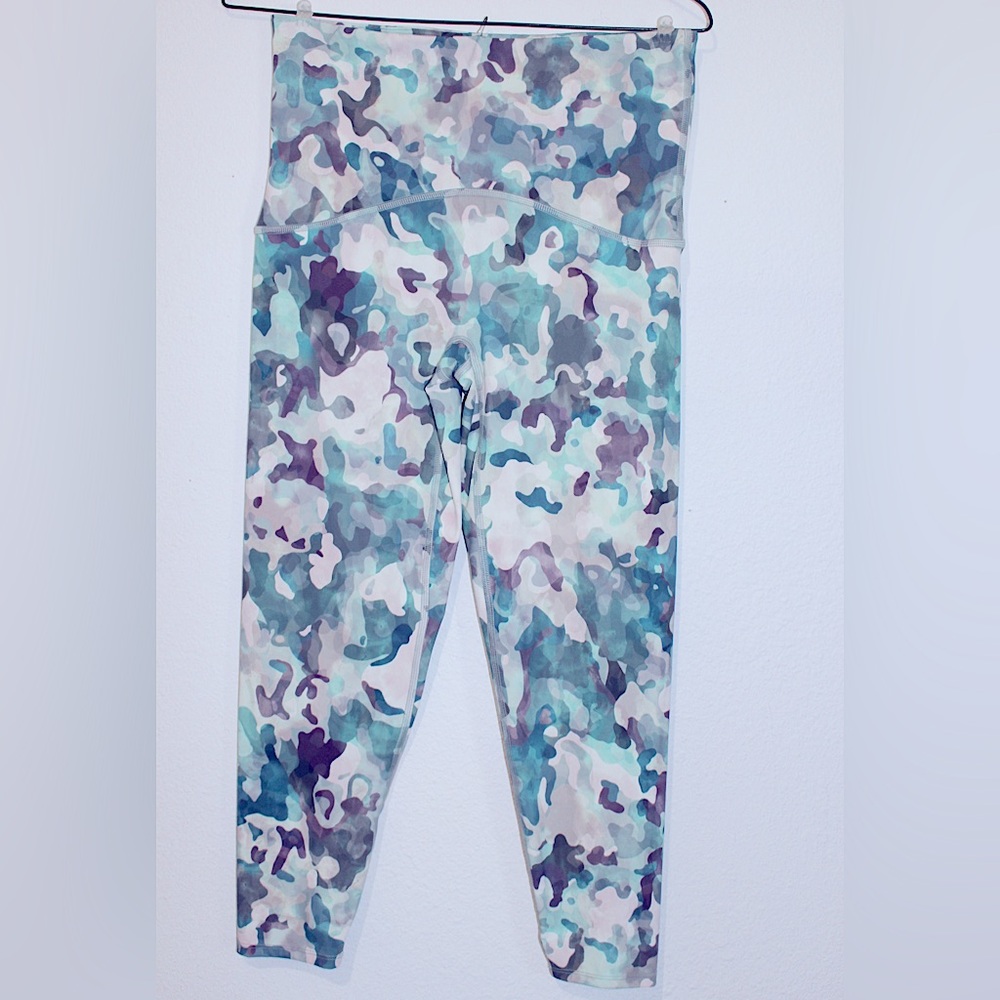 Spanx Booty Boost Active Print 7/8 Leggings in Painted Camo Multi.New but no tag